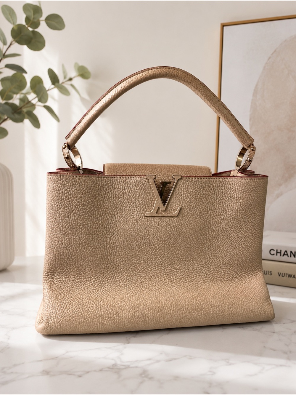 Pre-Loved Louis Vuitton leather Tote Bag Capucines MM white Taurillon top handle